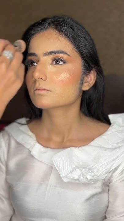 how to apply chanel highlighter